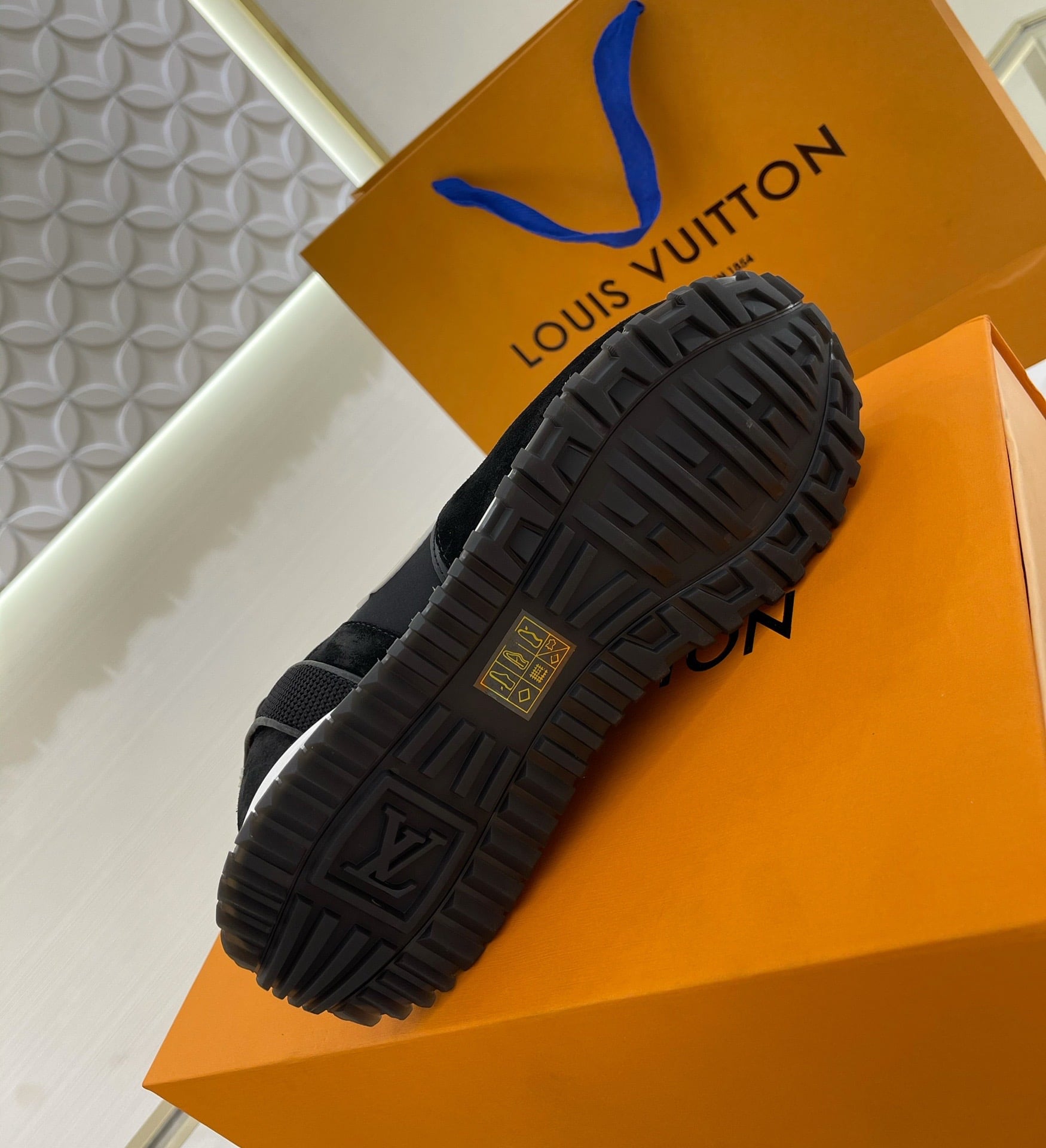 Louis Vuitton Run Away Sneaker Black 1A9Er7