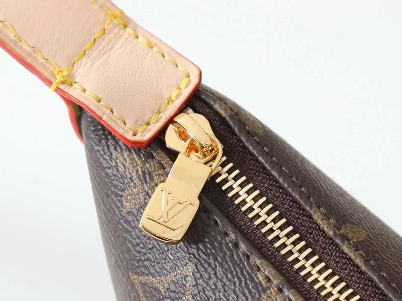 Louis Vuitton Pochette Hills Bag Monogram 18.5cm M27509