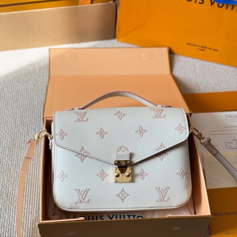 Louis Vuitton Pochette Métis Eden 25Cm M14977