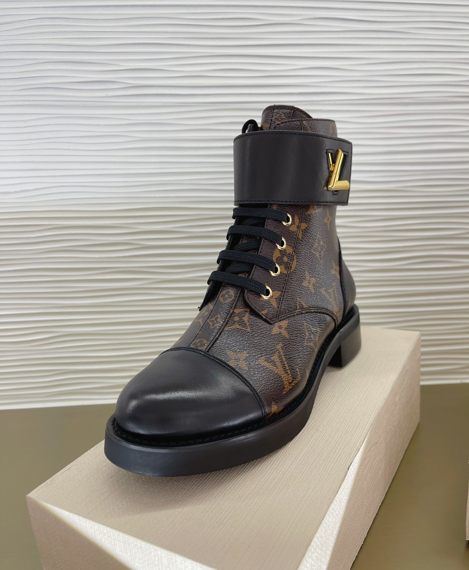 Louis Vuitton Wonderland Flat Ranger 1A2Q3Q Brown