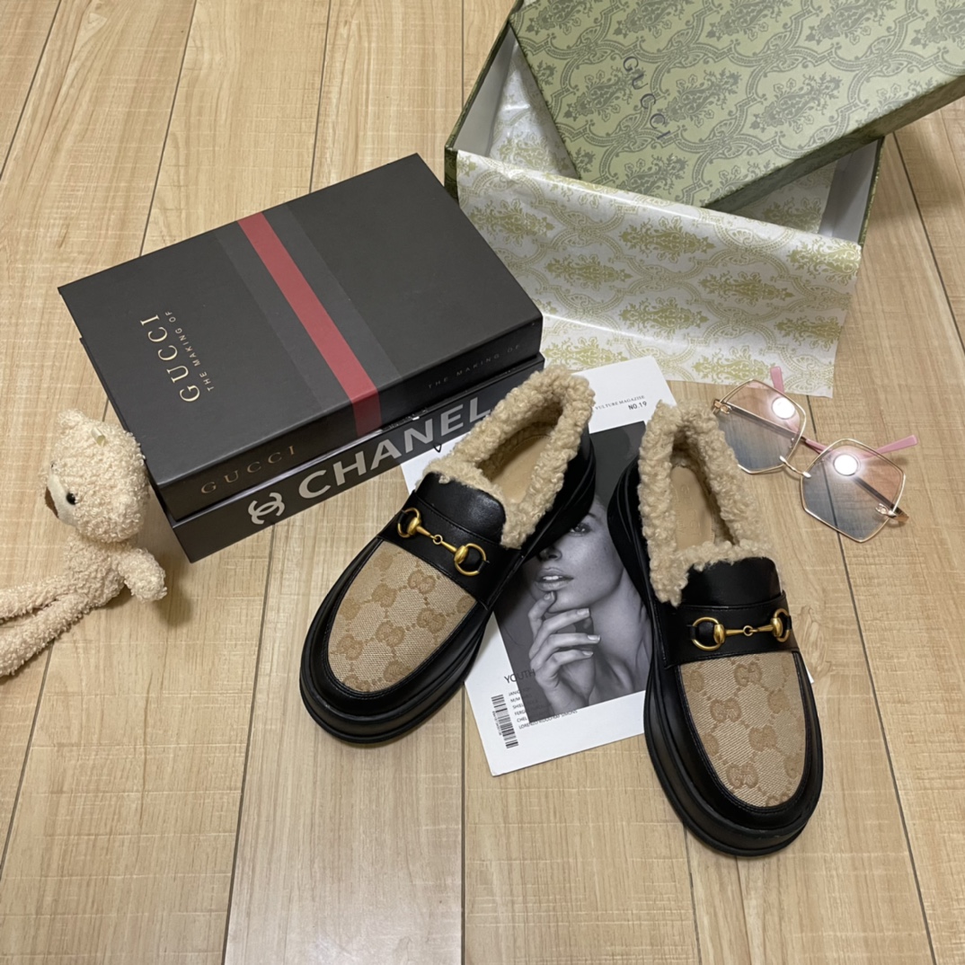 Gucci Fleece Collar Loafers Gg Beige And Black Leather