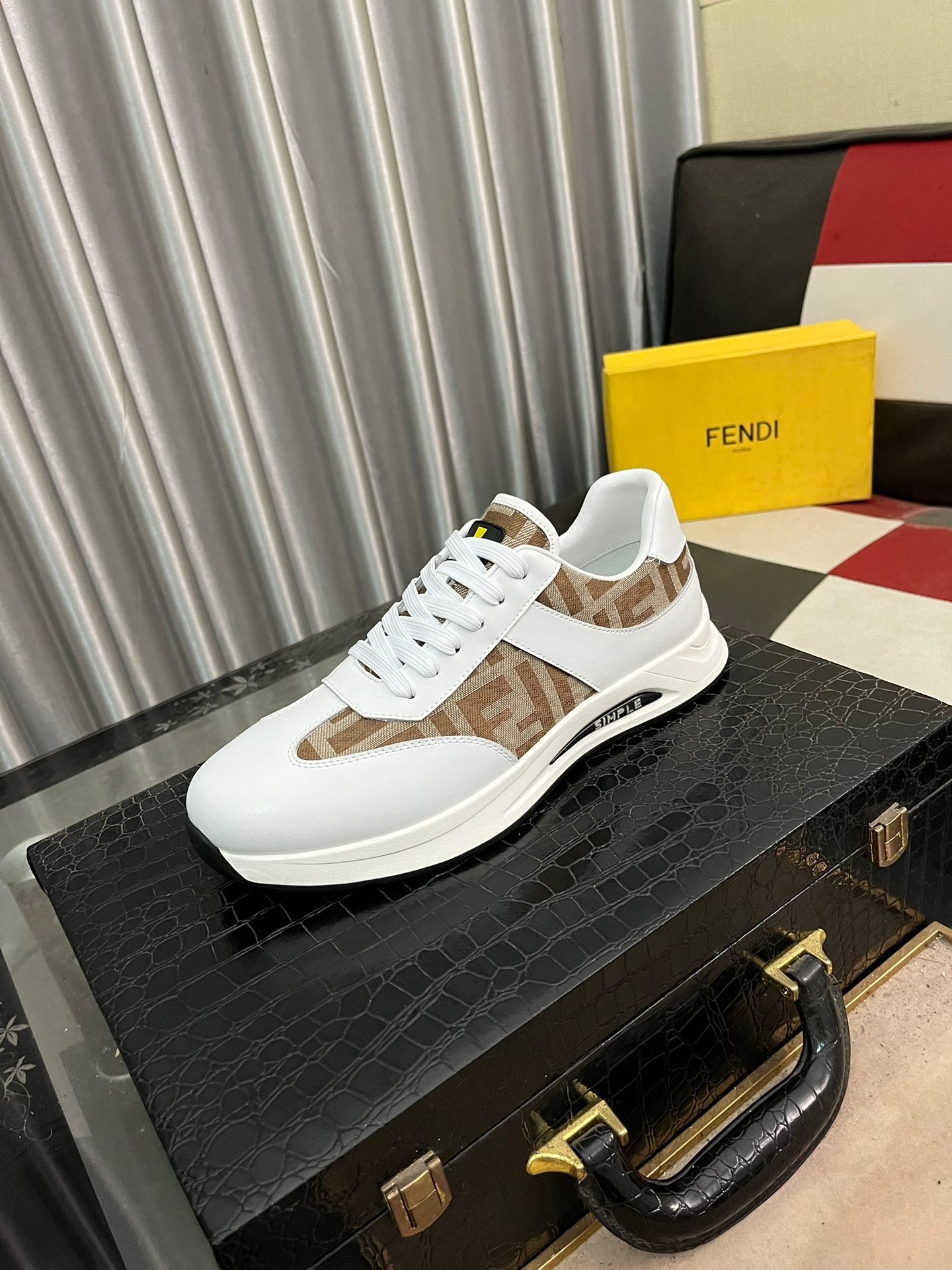 FENDI CASUAL SNEAKERS