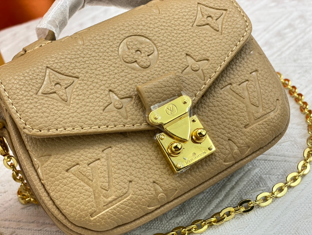 Louis Vuitton Micro Metis Beige Clair 14Cm