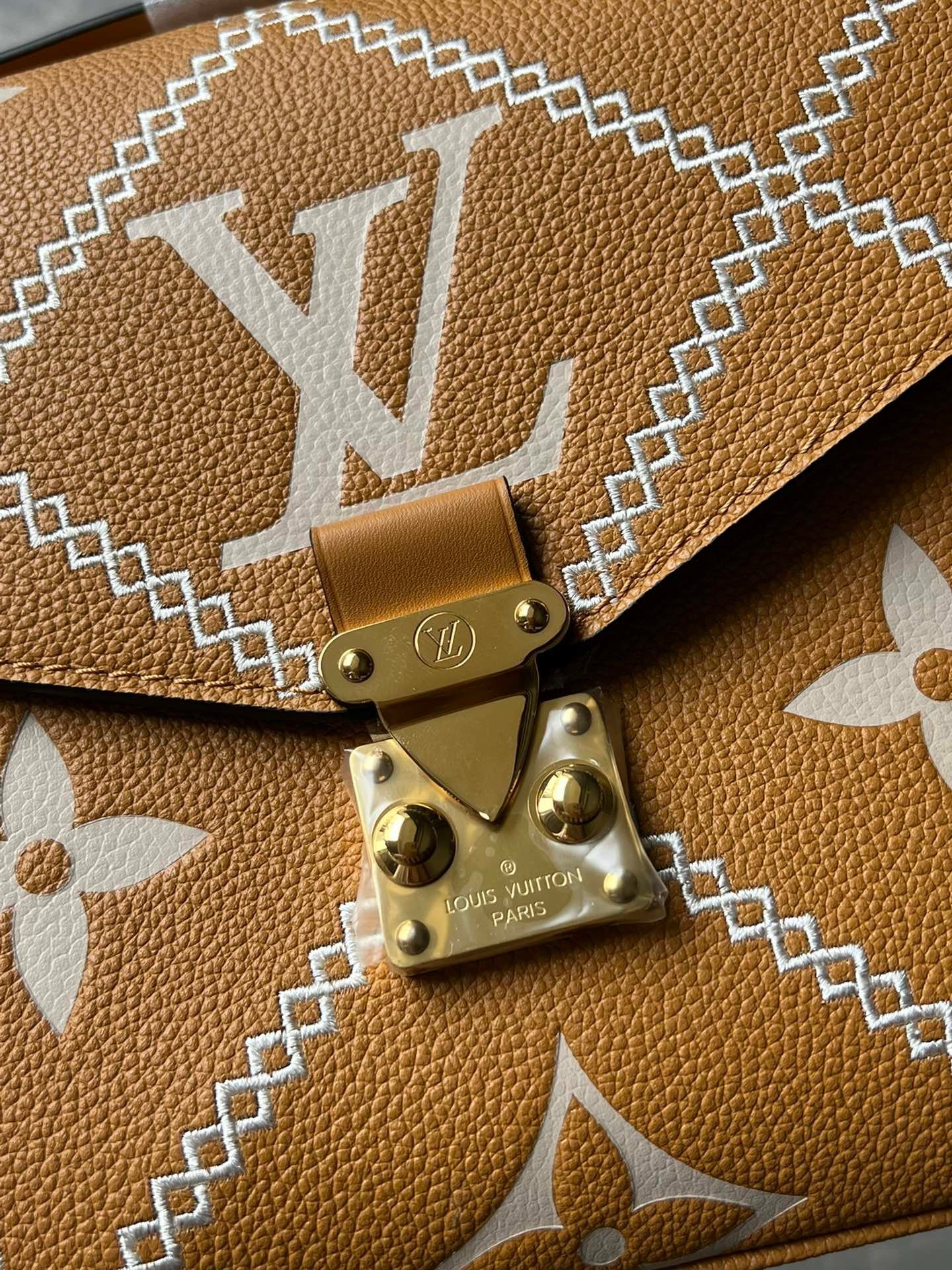 Louis Vuitton Pochette M Tis 25Cm Brown Bag