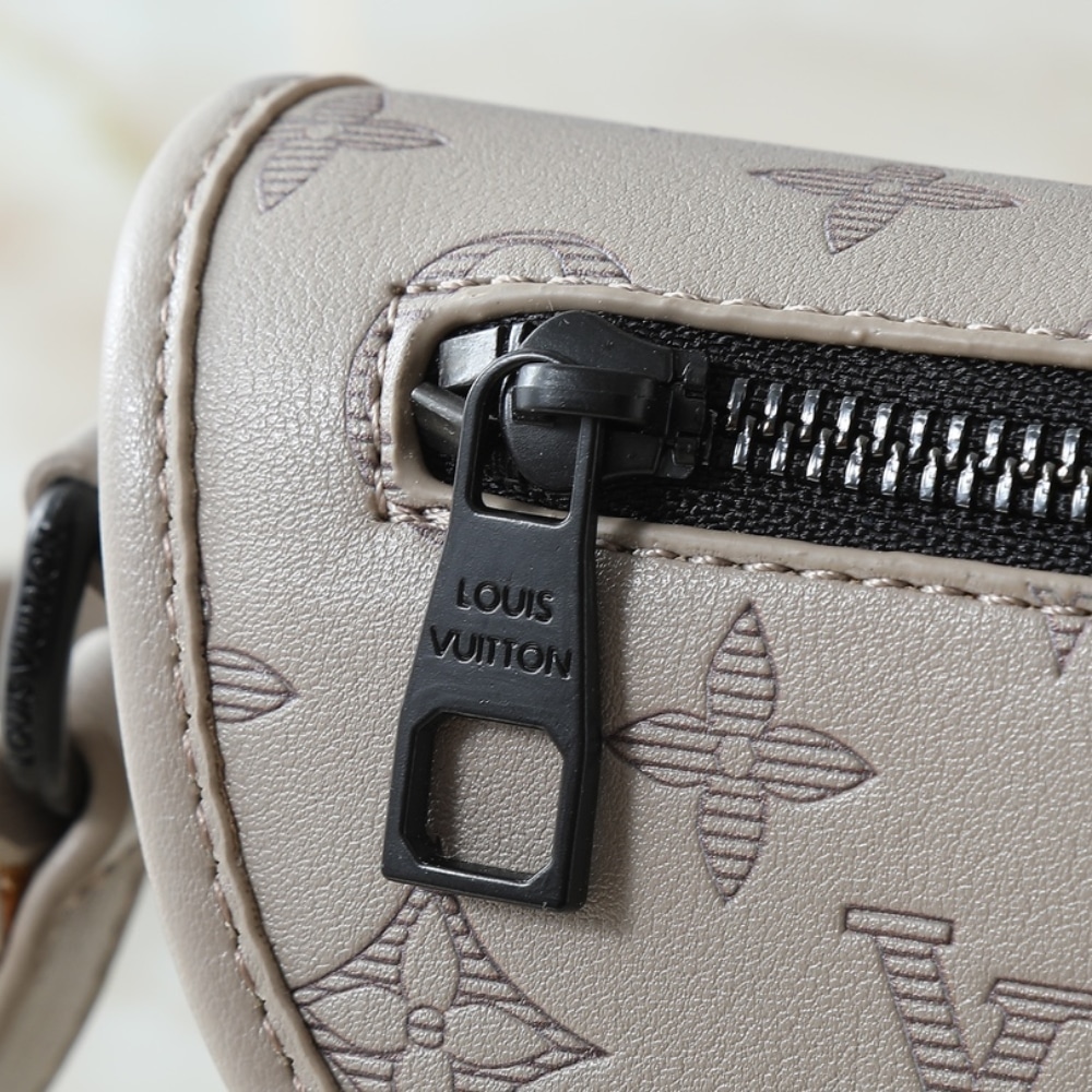 Louis Vuitton Pulse Wearable Wallet Sand 22cm M14794