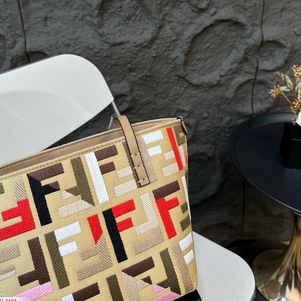 Fendi Small Roll Multicolour 23Cm