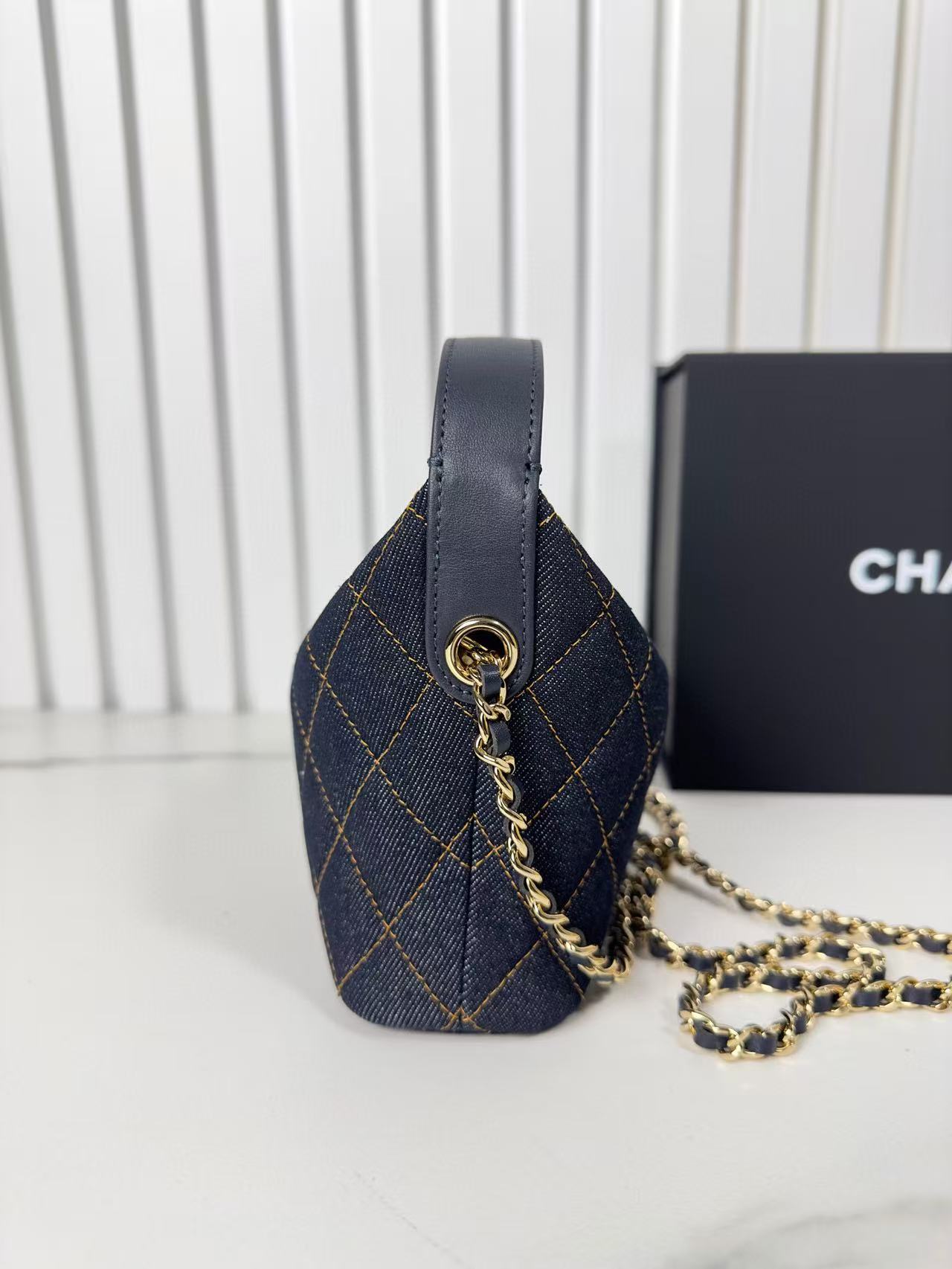 Quilted Denim Hobo Bag (AS4321) in Dark Blue Denim with Gold-Tone Hardware, 25S Spring-Summer Collection