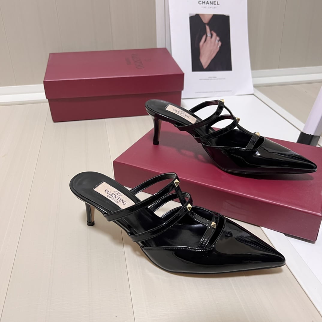 Valentino Garavani Rockstud Wispy Mule In Calfskin Black
