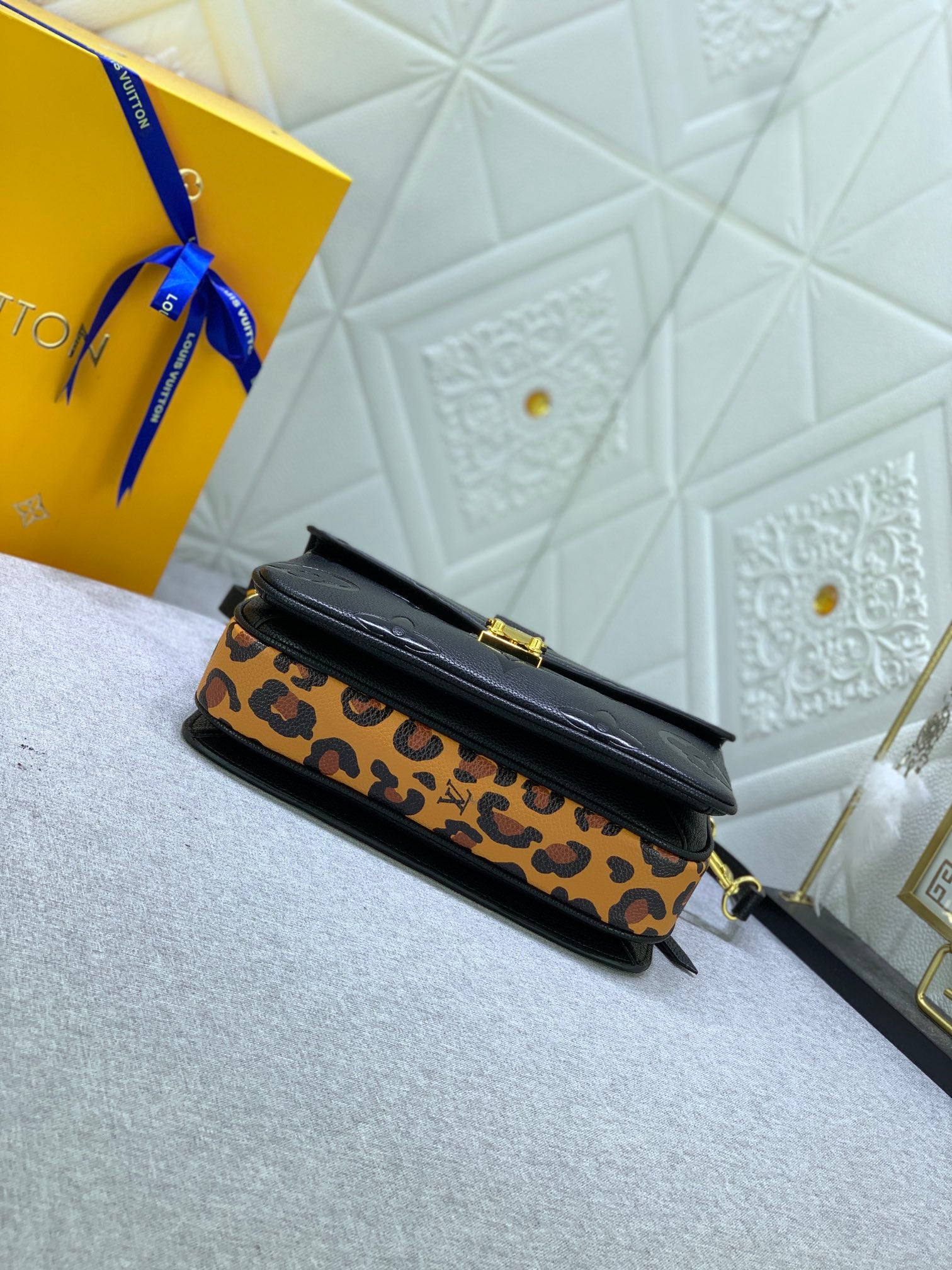 Louis Vuitton Pochette Metis Black 25Cm