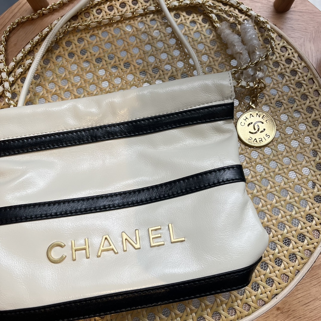 Chanel 22 Small Handbag Black White Gold Tone Metal 19Cm/7.5in As3980 B16652 Ny081