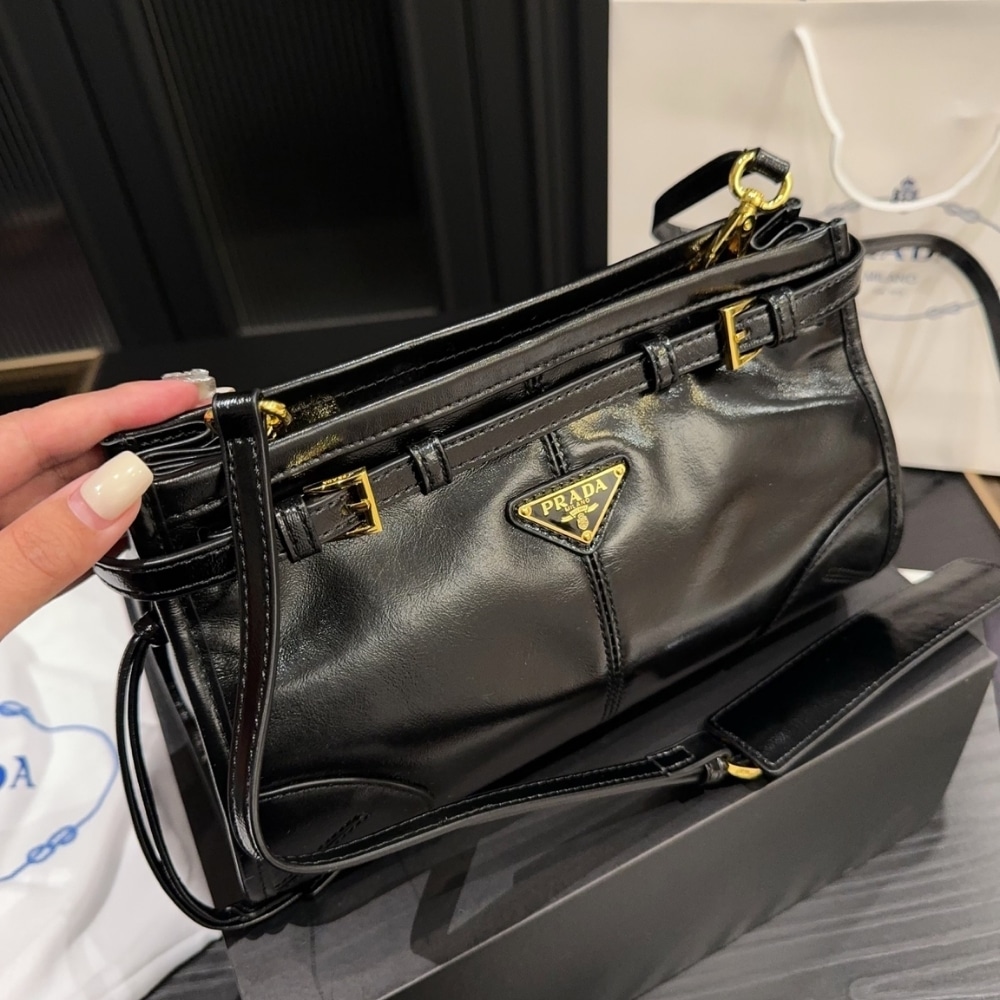 Prada Small Leather Shoulder Bag Black 26Cm