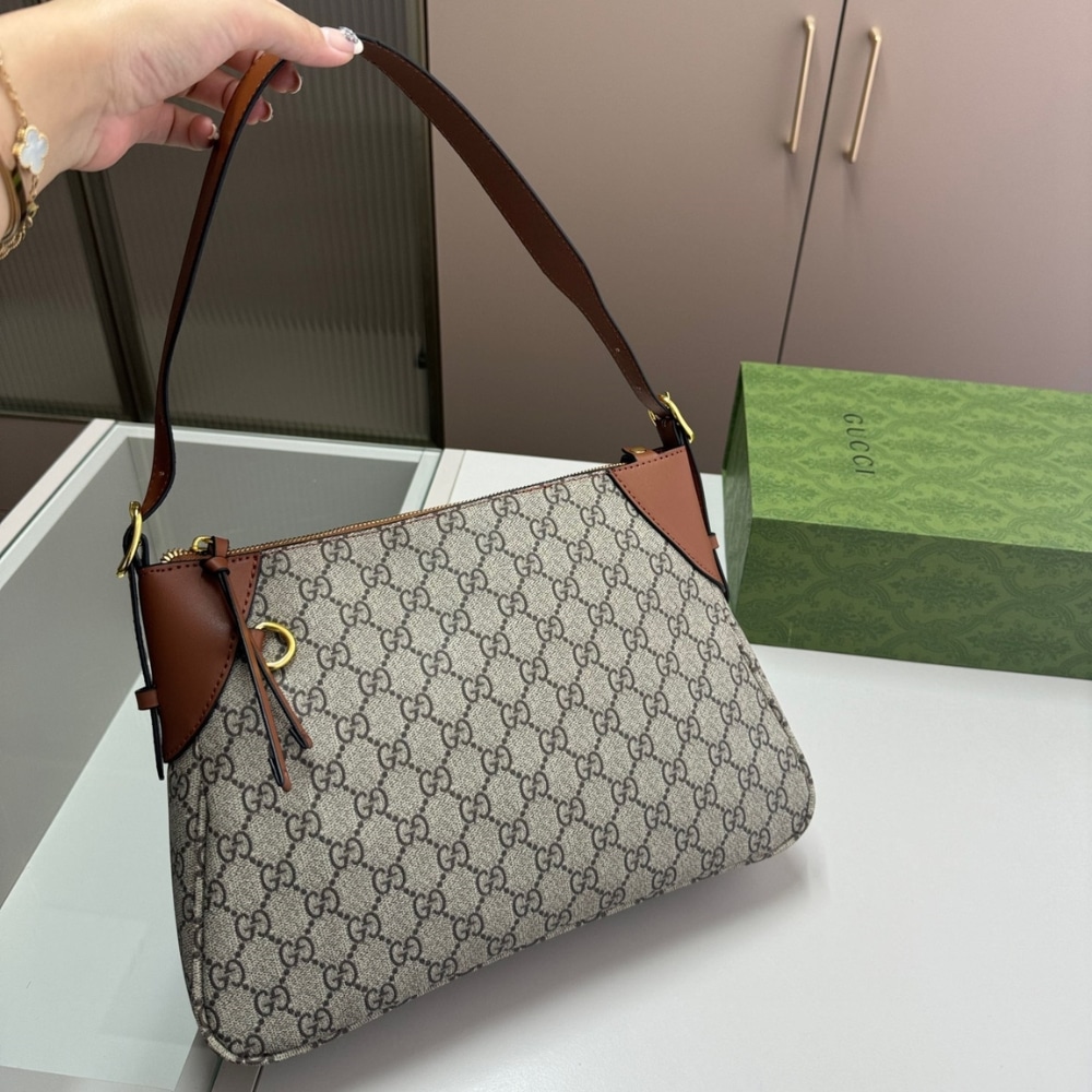 Gucci Gg Emblem Small Shoulder Bag Beige And Dark Brown 30Cm 815218 Faeaa 9762