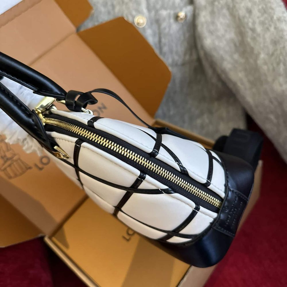 Louis Vuitton Alma BB Black 24Cm M23761