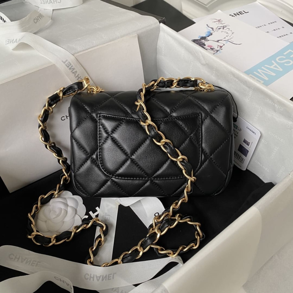 Chanel Small Flap Bag in Lambskin 21cm