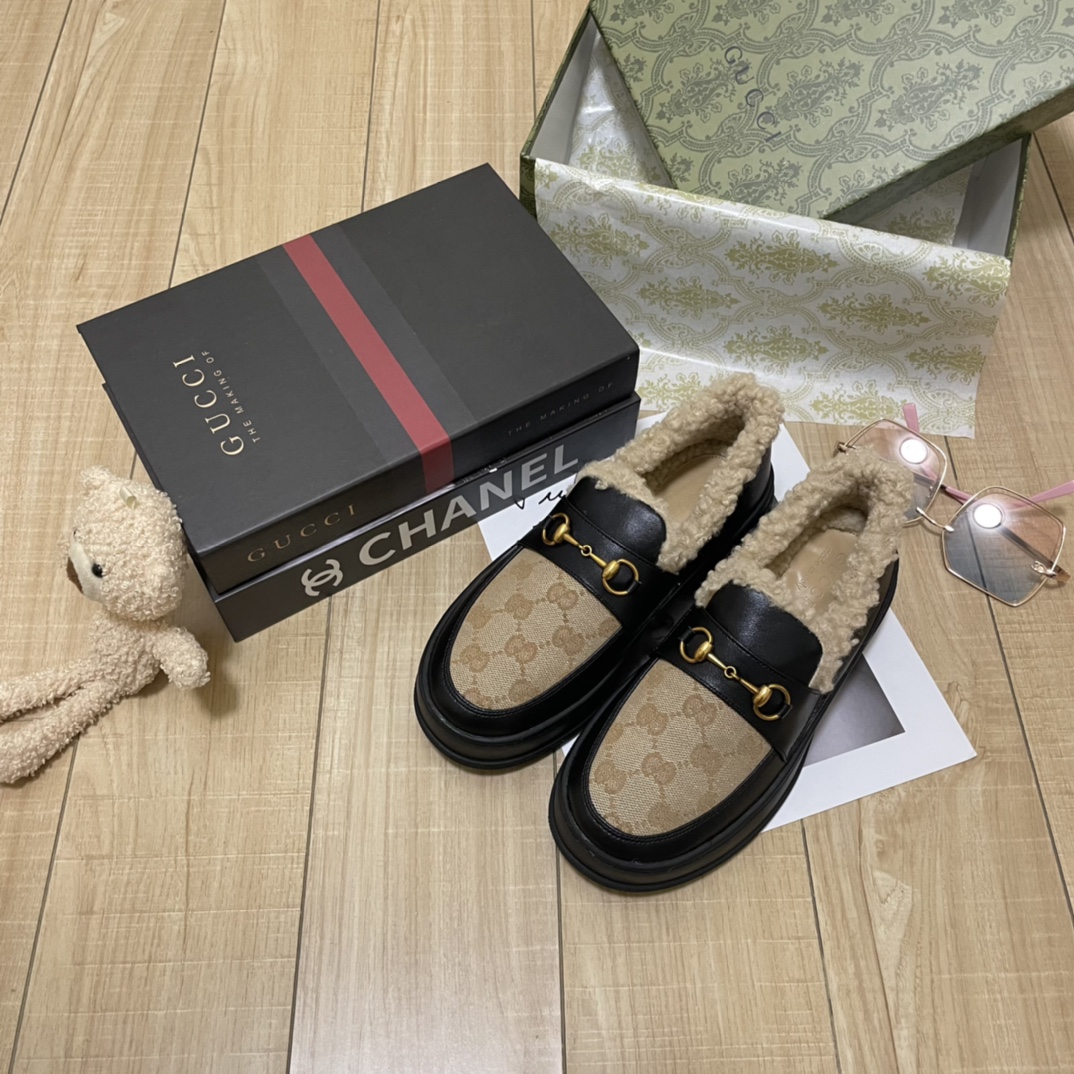 Gucci Fleece Collar Loafers Gg Beige And Black Leather