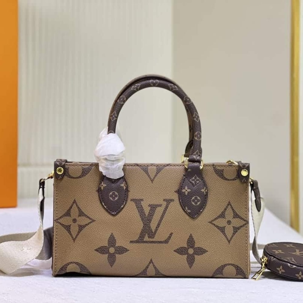 Louis Vuitton Onthego East West Giant Monogram 25Cm M46653