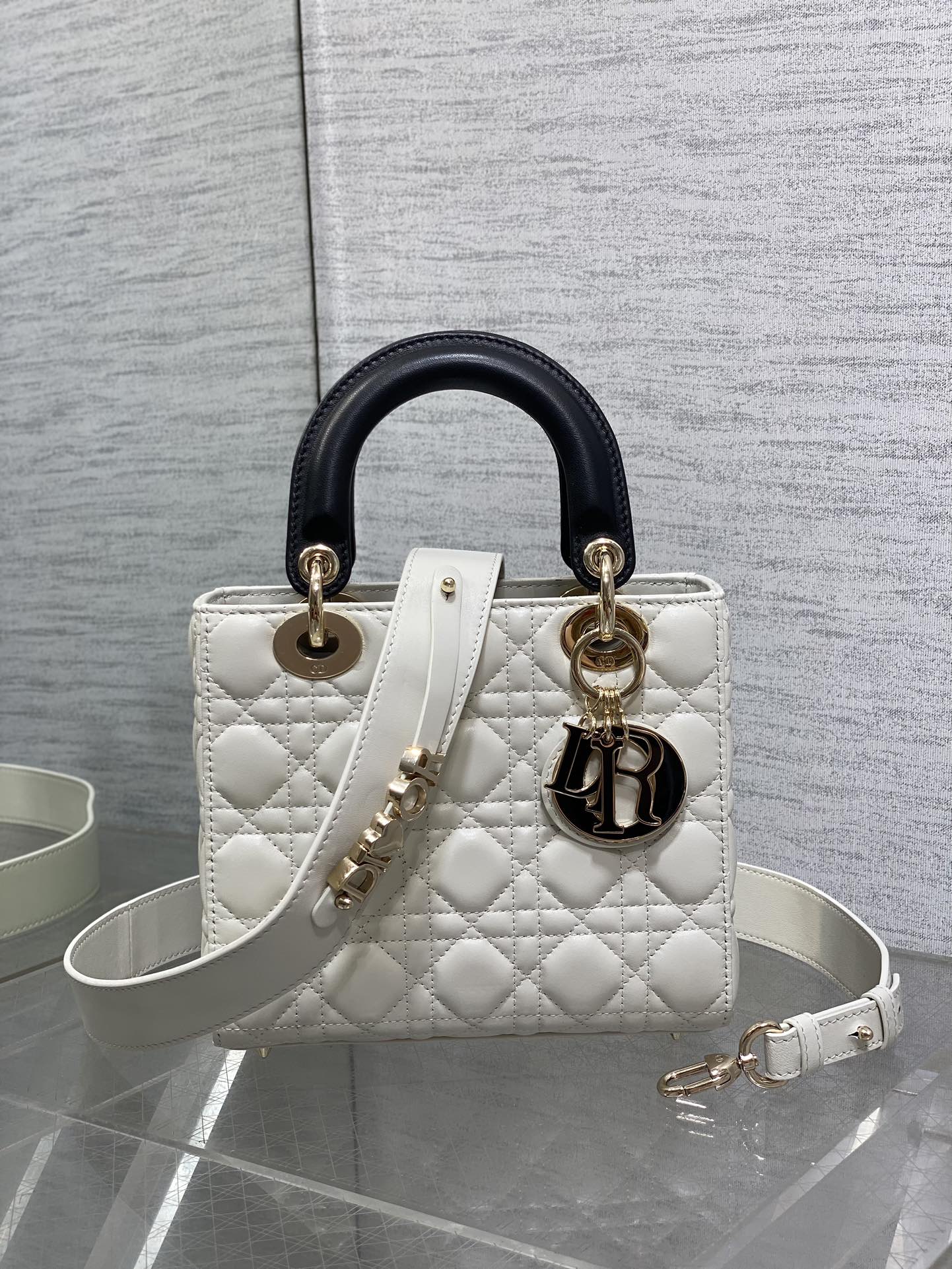 𝗗𝗜𝗢𝗥 𝗟𝗮𝗱𝘆 Lambskin