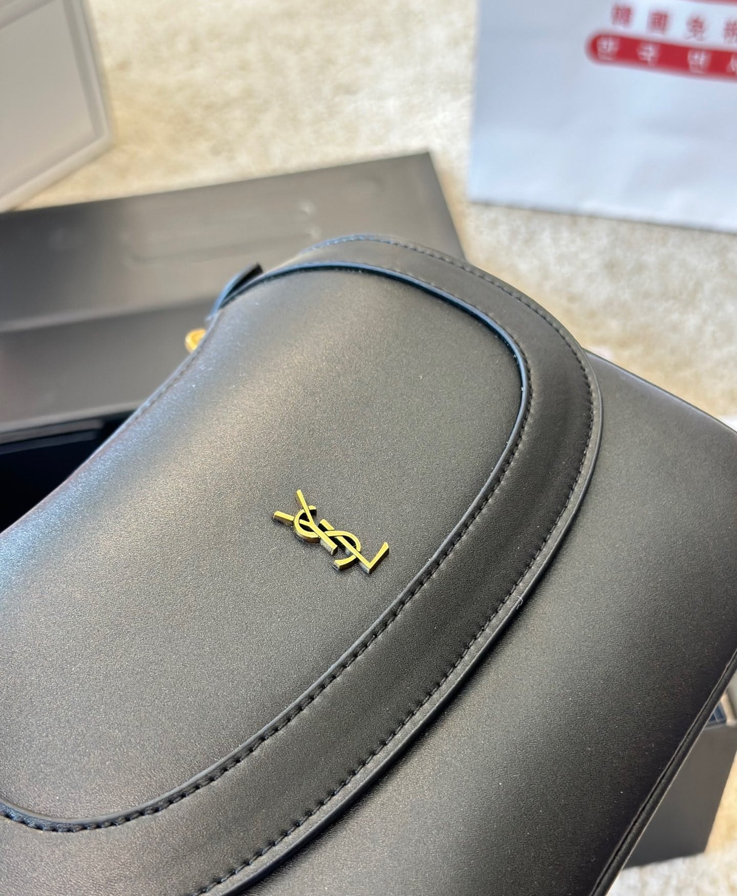 Saint Laurent Charlie Medium Shoulder Bag In Smooth Leather Black 23Cm 686742 2R20W 1000