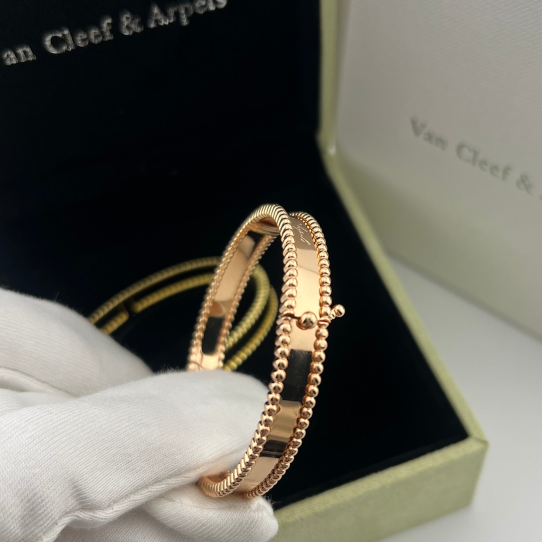 Smooth-finish beaded-edge signature bracelet