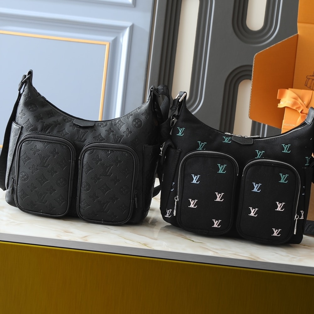 Louis Vuitton Hobo Cargo Black 30Cm M14778