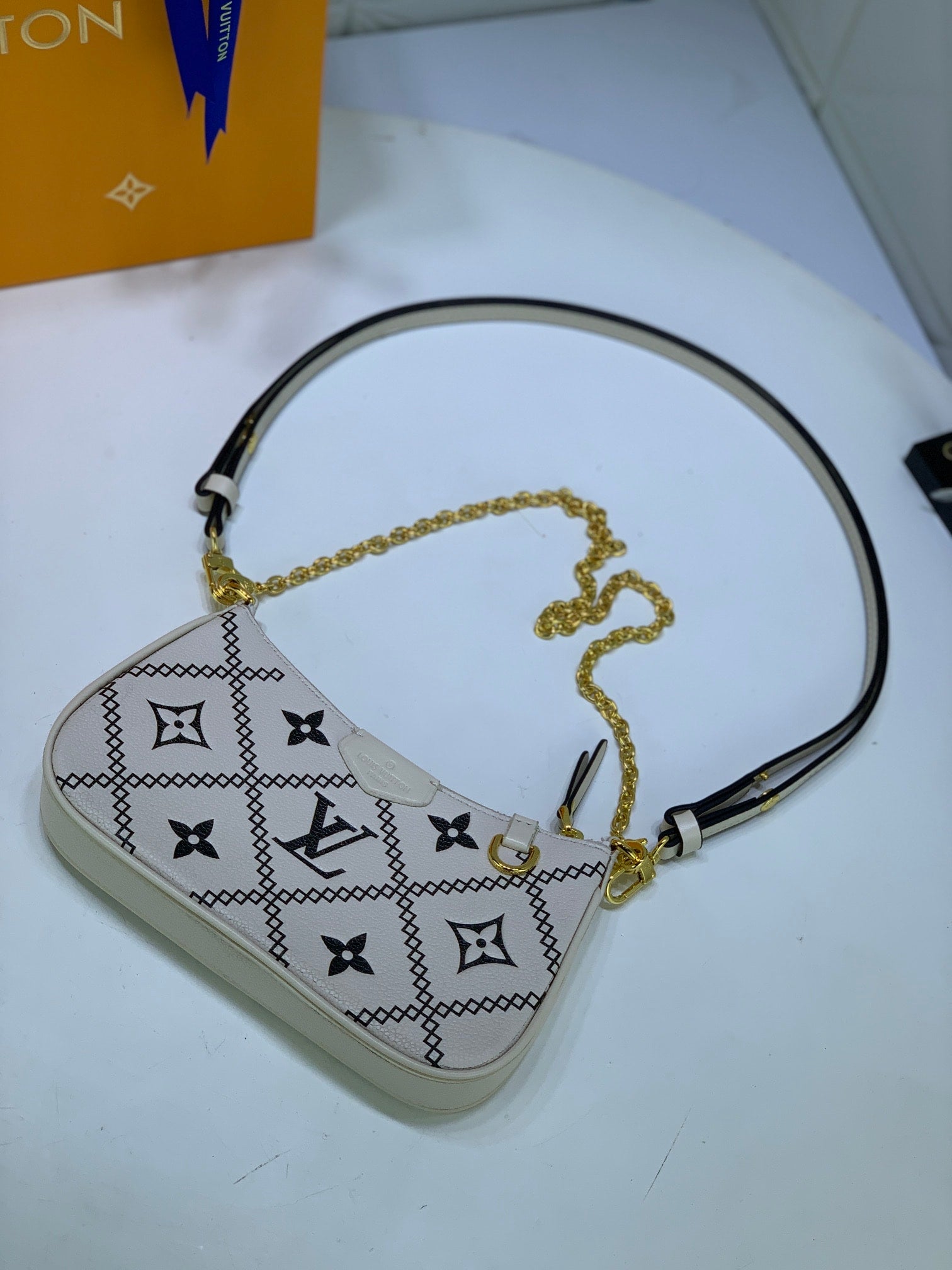 Louis Vuitton Easy Pouch On Strap White 19Cm