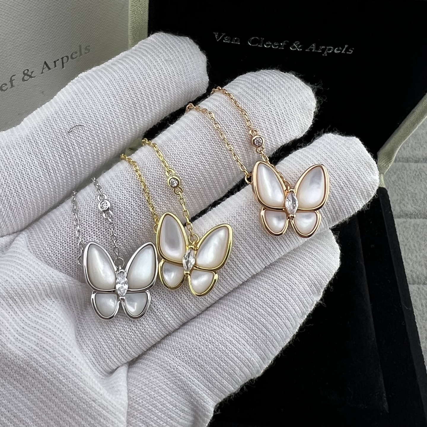 White mother-of-pearl solitaire butterfly necklace