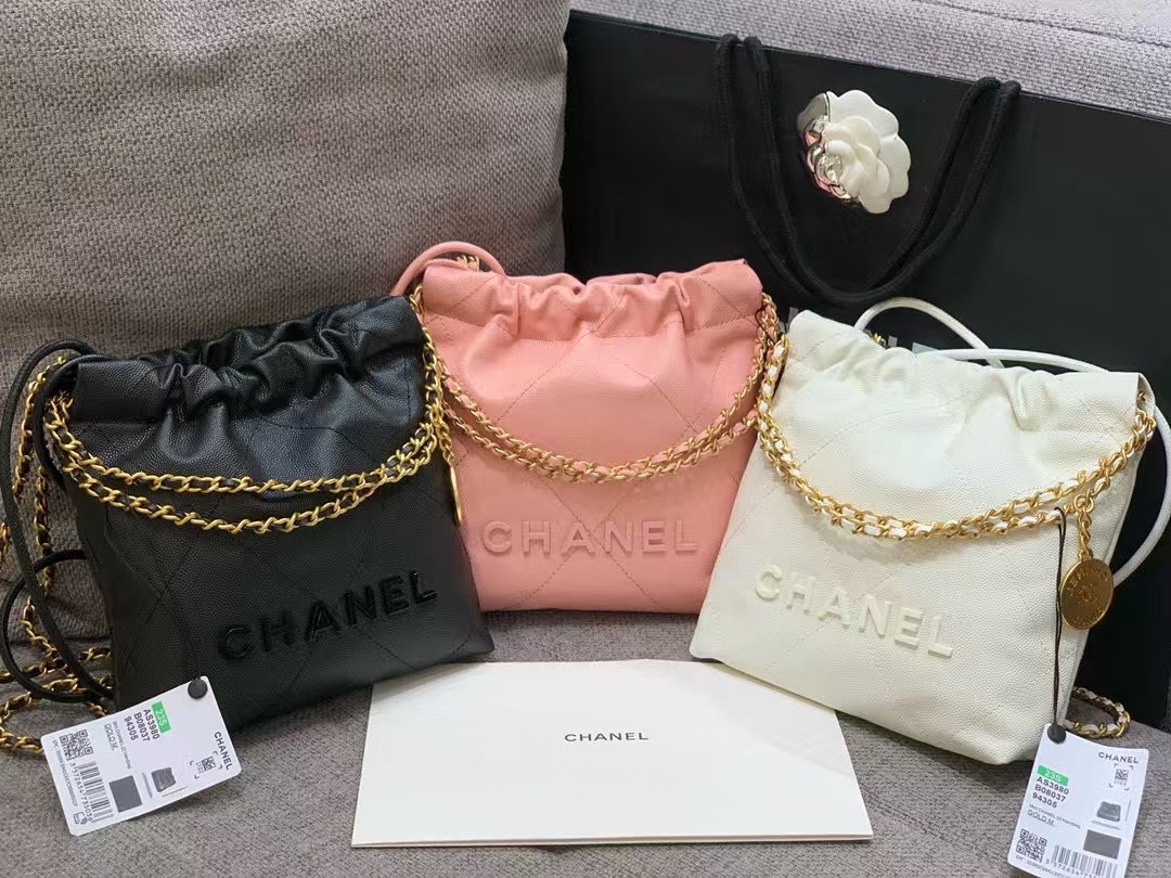 CHANEL Mini 22