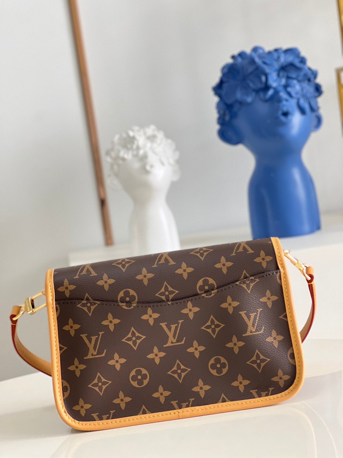 Louis Vuitton Diane Black 24cm/9.4in
