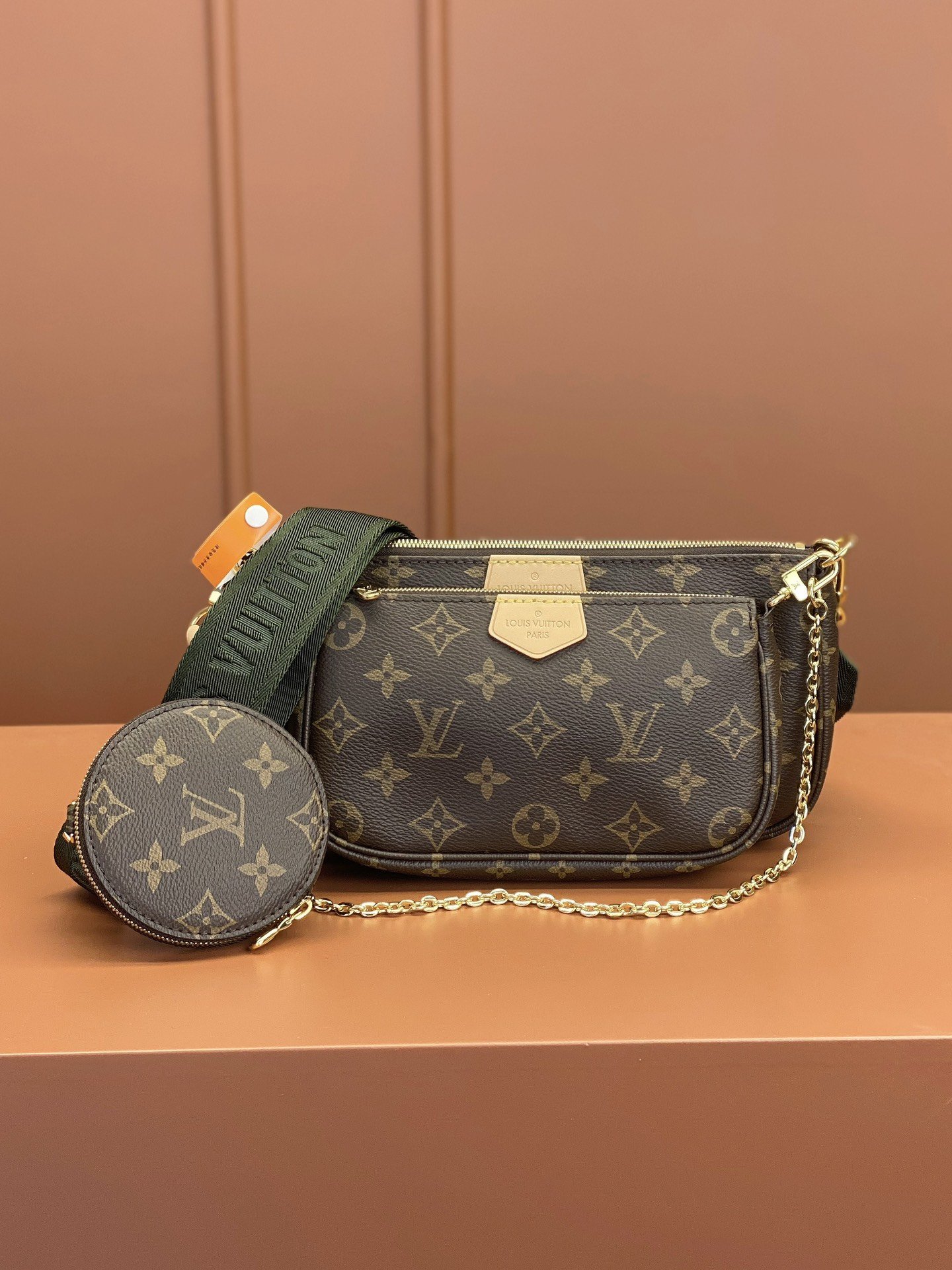 Louis Vuitton Multi Pochette Accessoires Khaki 24Cm M44813