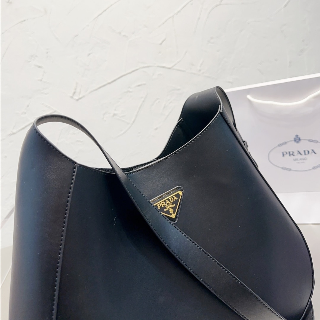Prada Preto Large Leather Shoulder Bag With Top Stitching Black 37C