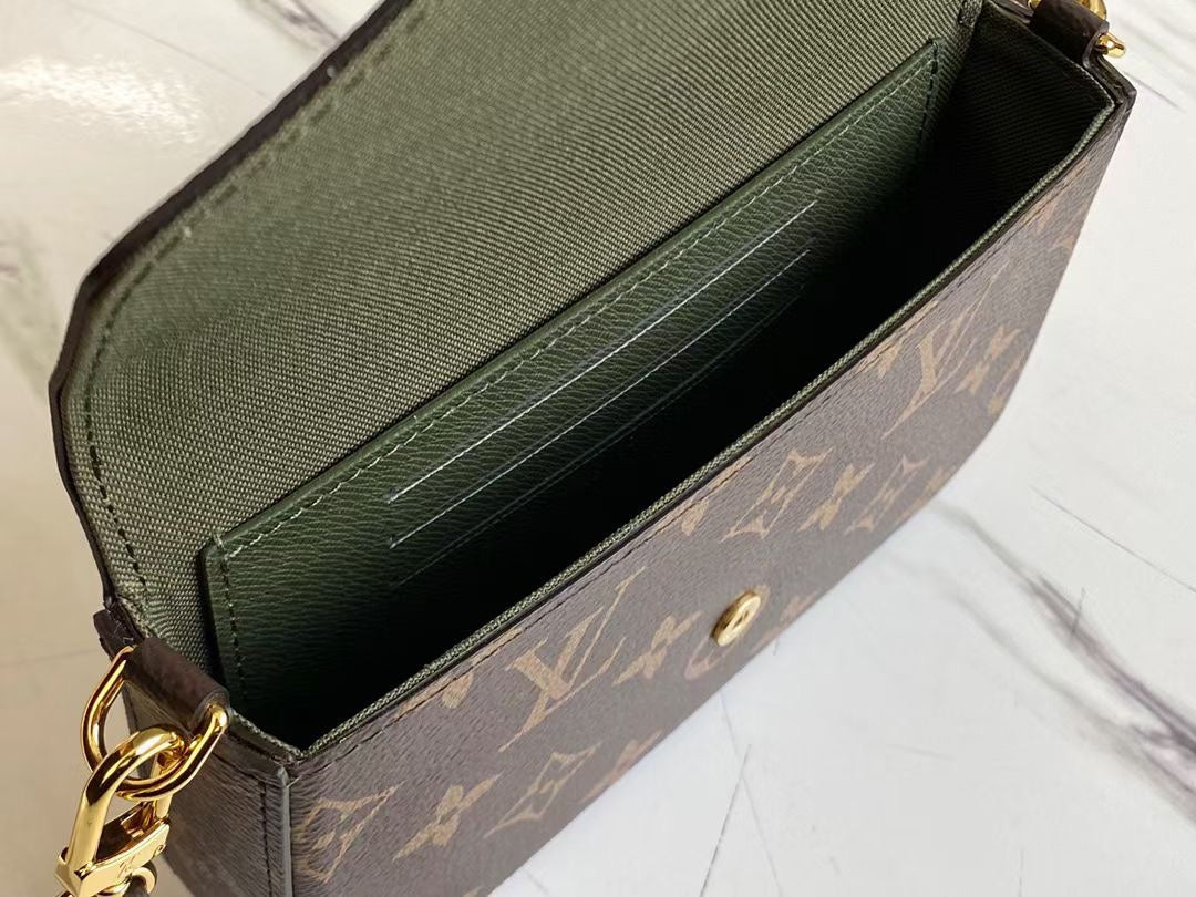 Louis Vuitton F Licie Strap Go 17Cm Green