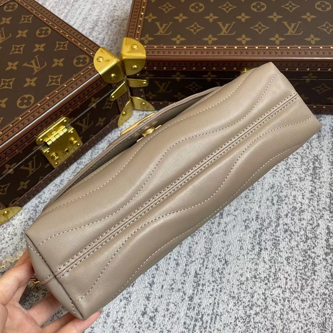 Louis Vuitton New Wave Chain 24Cm Dark Taupe M58550