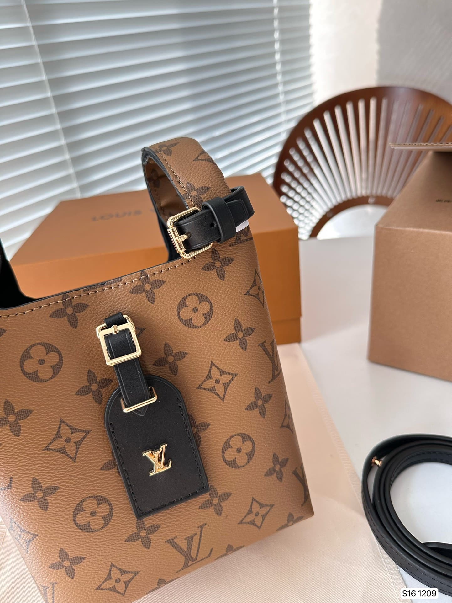 Louis Vuitton Atlantis Bucket Monogram Canvas 17Cm M46816