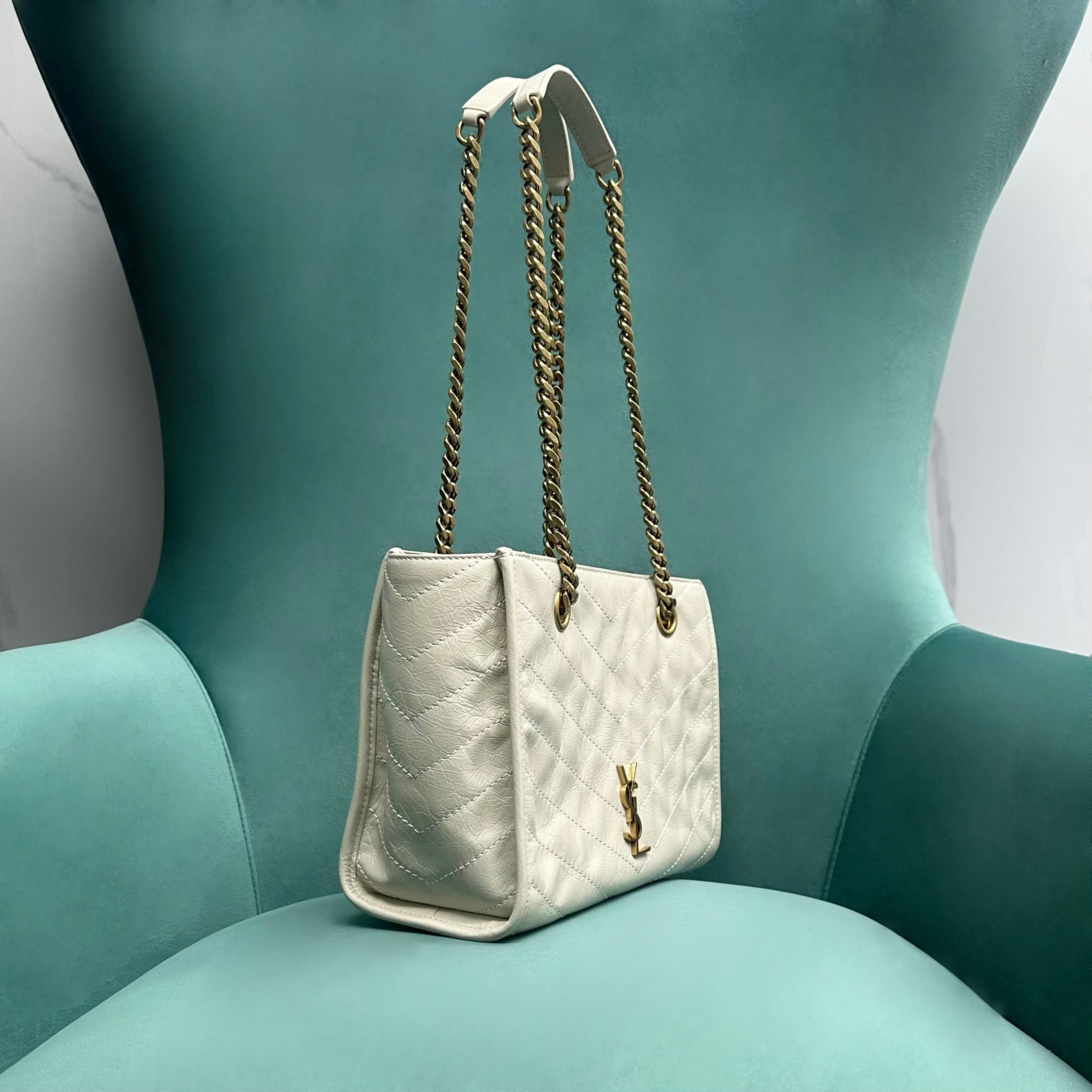Saint Laurent NIKI Vintage Leather Small Shopping Bag in BLANC VINTAGE