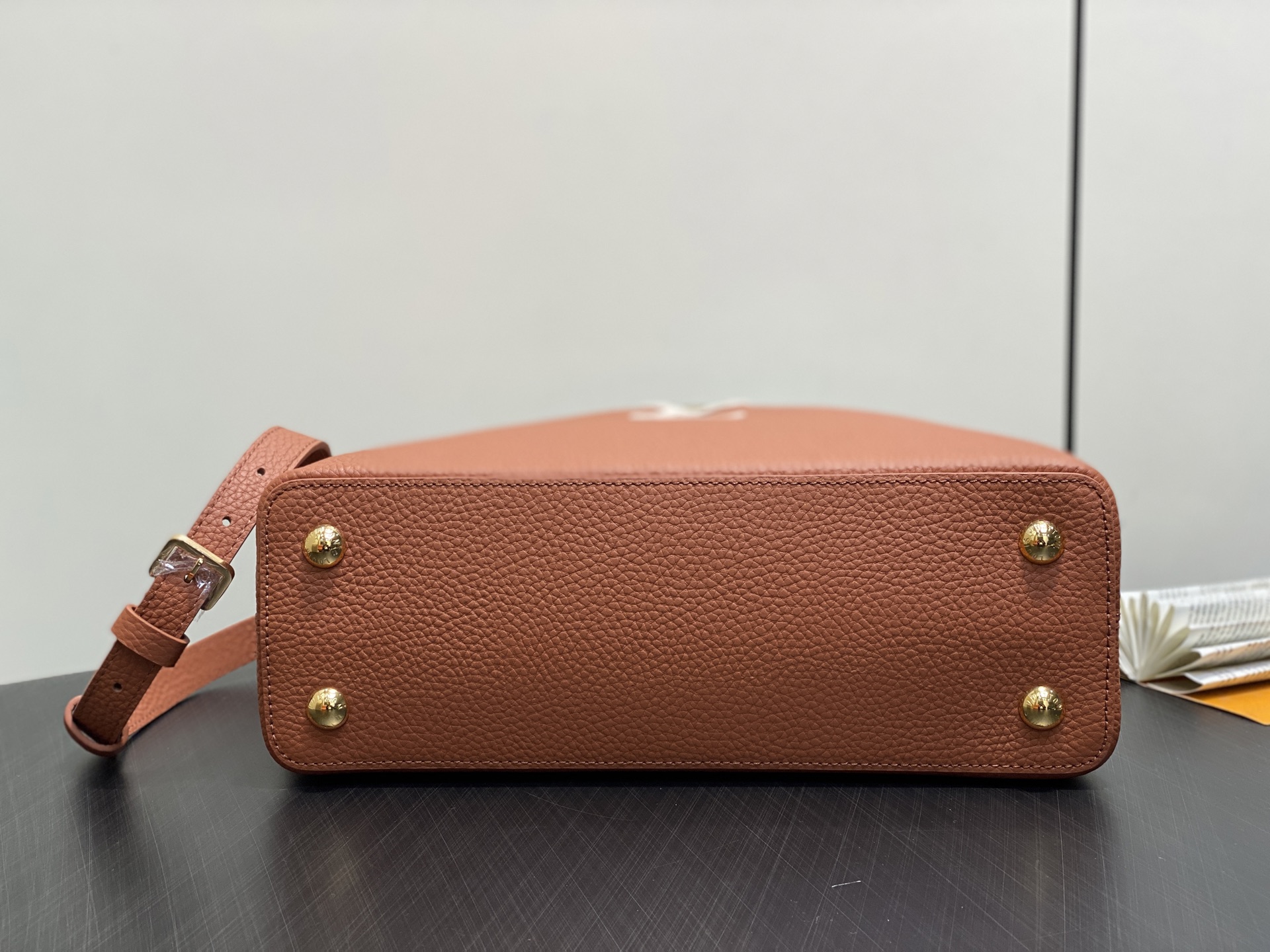 Louis Vuitton Capucines MM M14176 Brown 31.5cm/ 12.2in