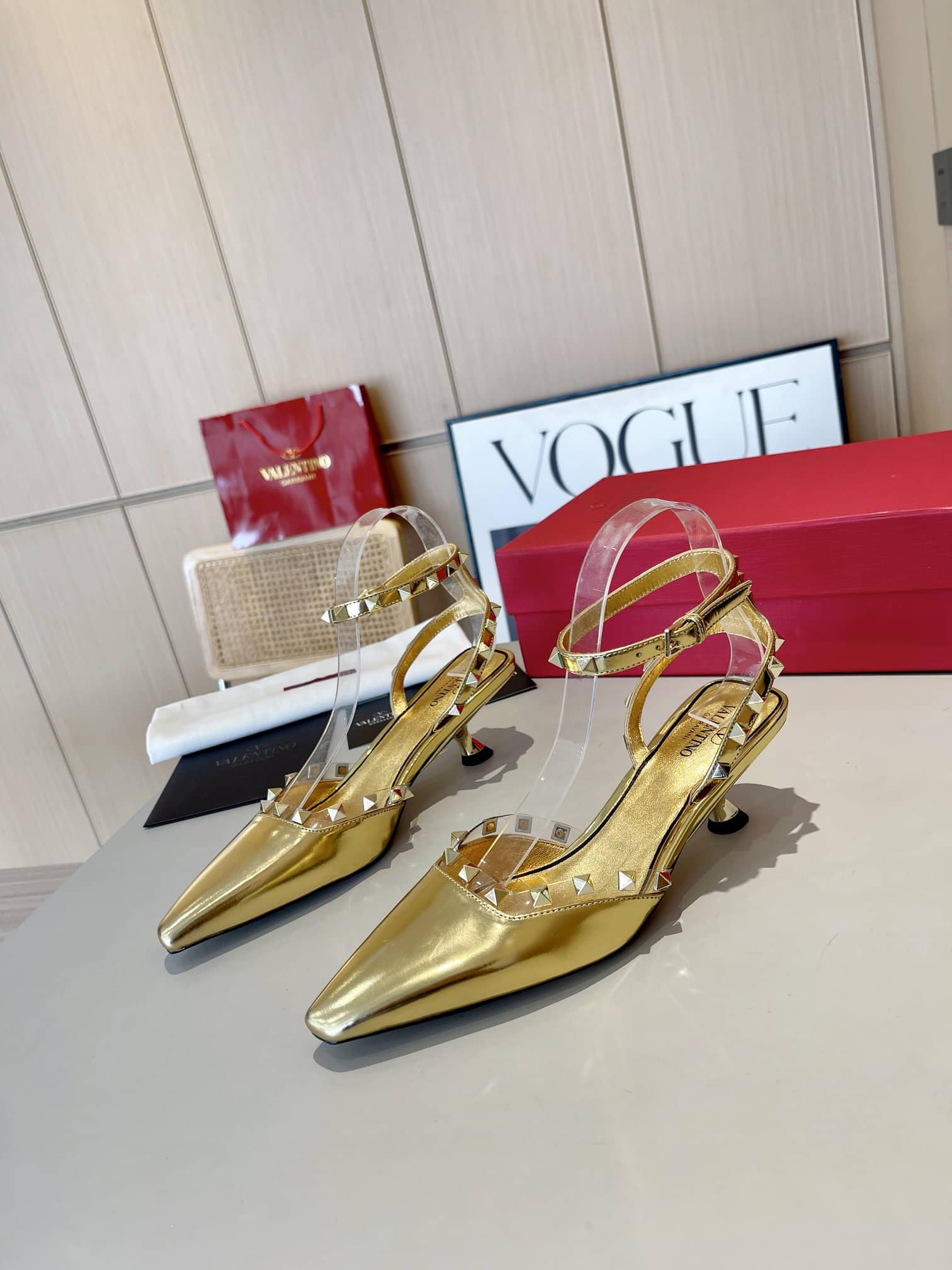 Valentino Garavani Rockstud Couture Pumps Gold