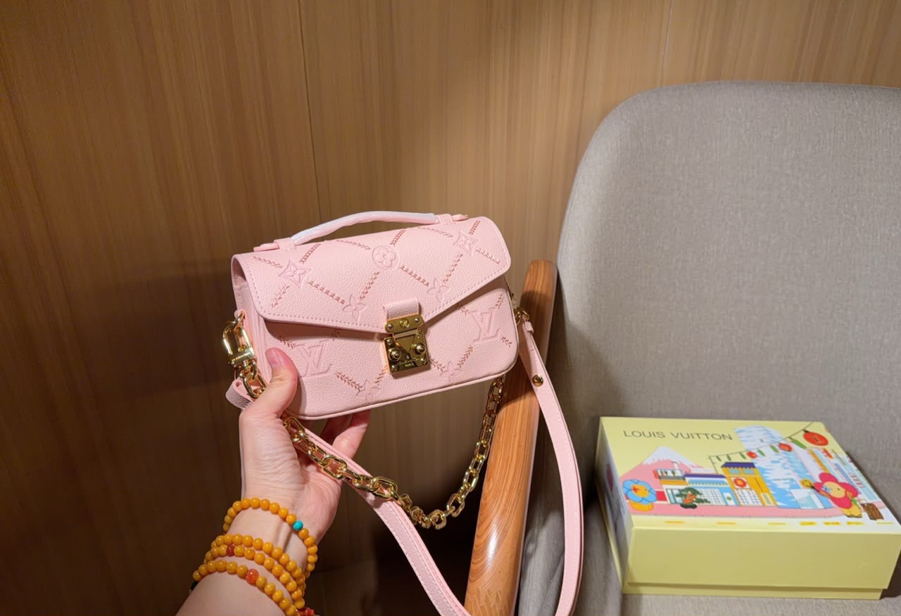 Louis Vuitton Pochette Métis East West 21.5cm M29488