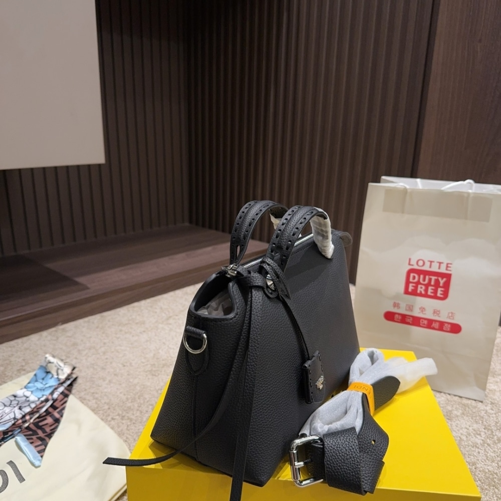 Fendi By The Way Medium Leather Boston Bag Black 20Cm