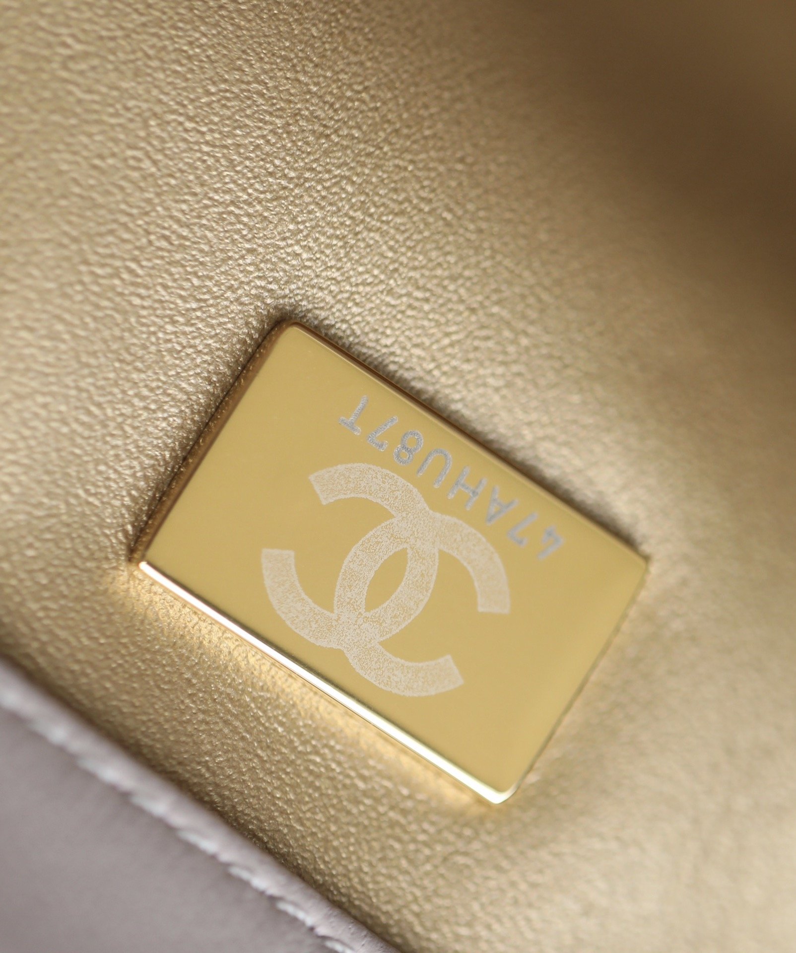 Chanel Quilted Mini Flap Bag Cream 18Cm/7in