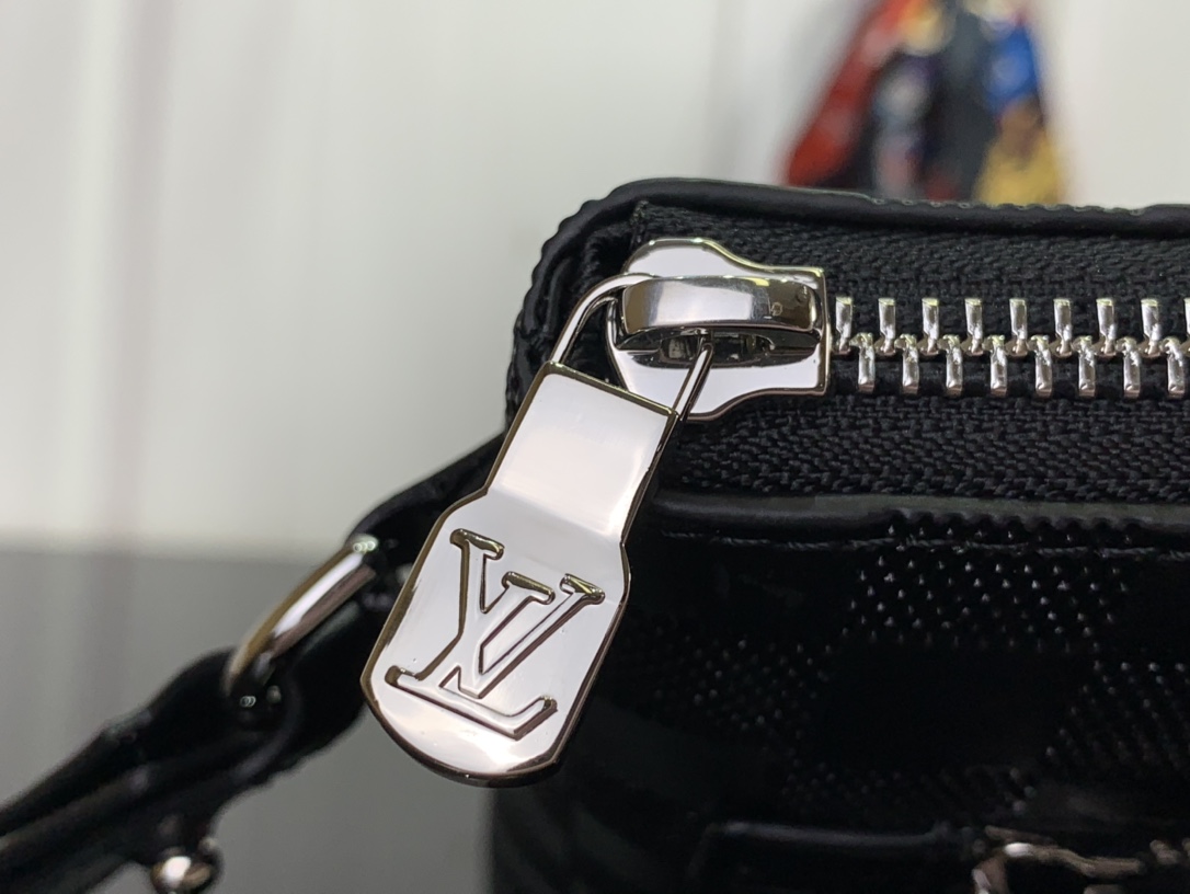 Louis Vuitton Takeoff Bag Damier Black 30Cm N40504