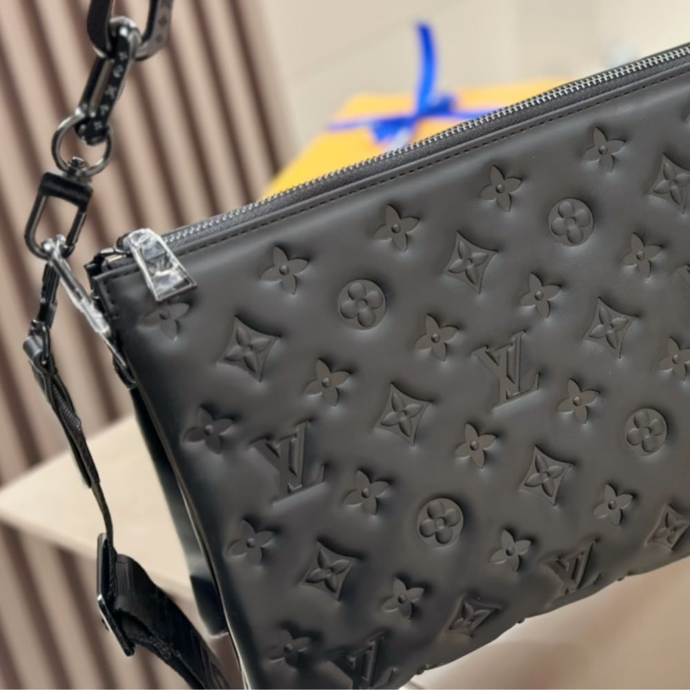 Louis Vuitton Coussin PM Bag Black 27Cm M11370