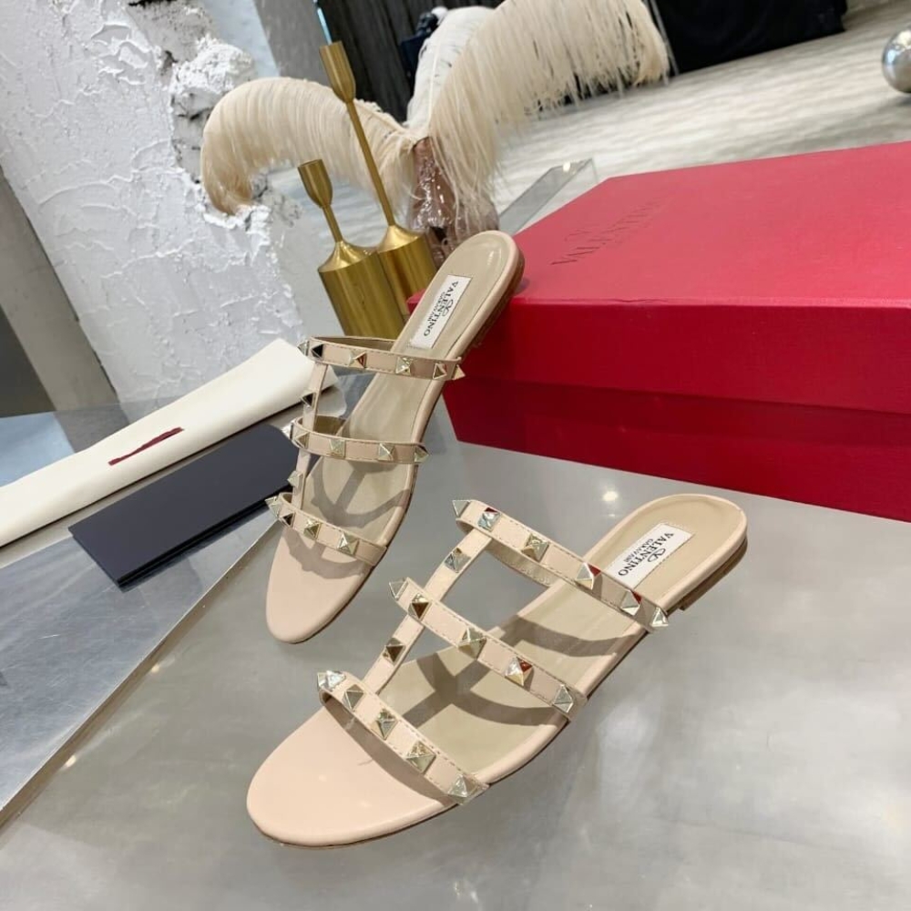 Valentino Garavani Rockstud Flat Slide Sandal Beige 5W2S0C49Vod P45