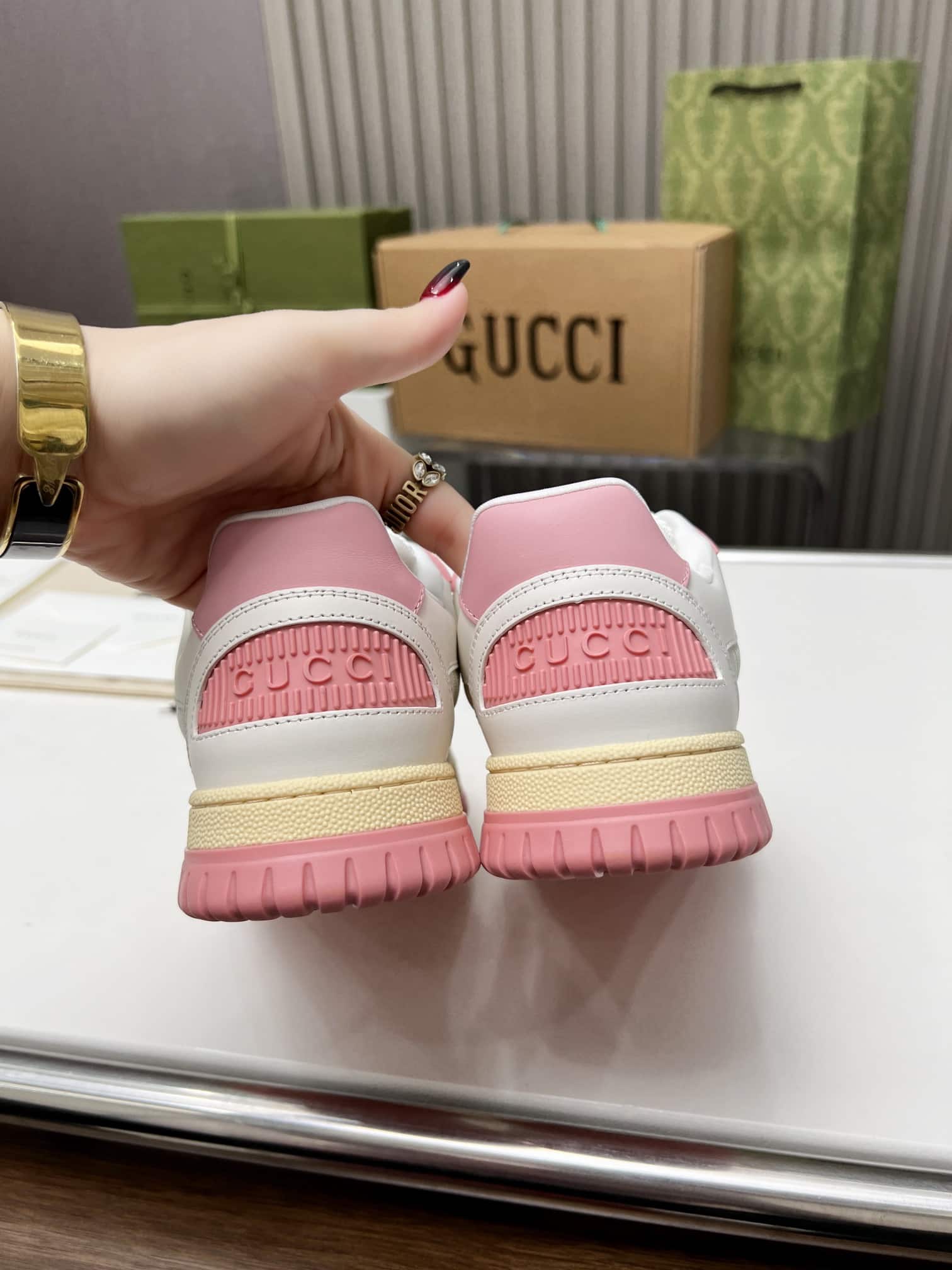 Gucci Women’S Distressed Effect Sneakers Pink