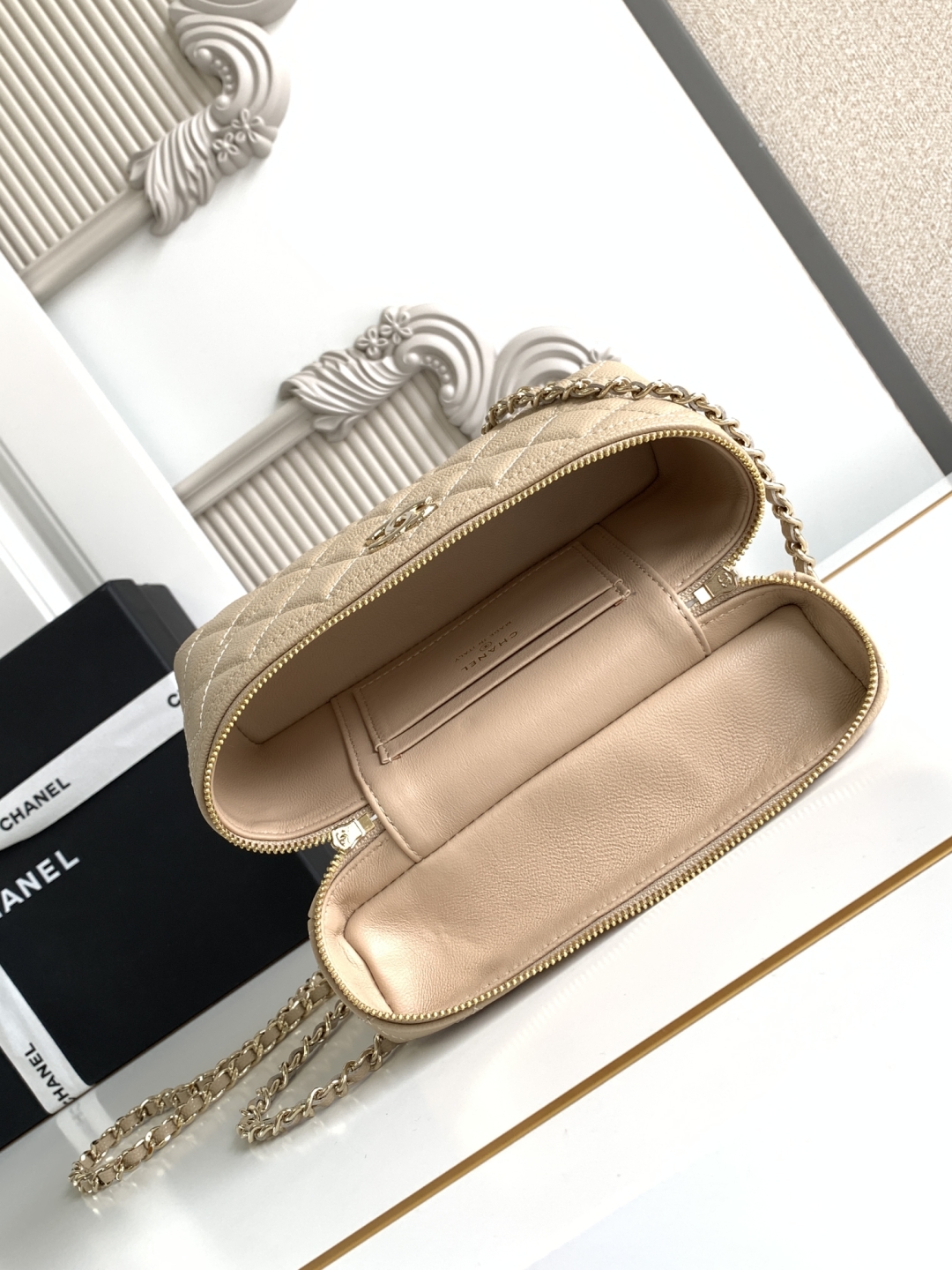 Chanel 25C Vanity Case Beige 20cm