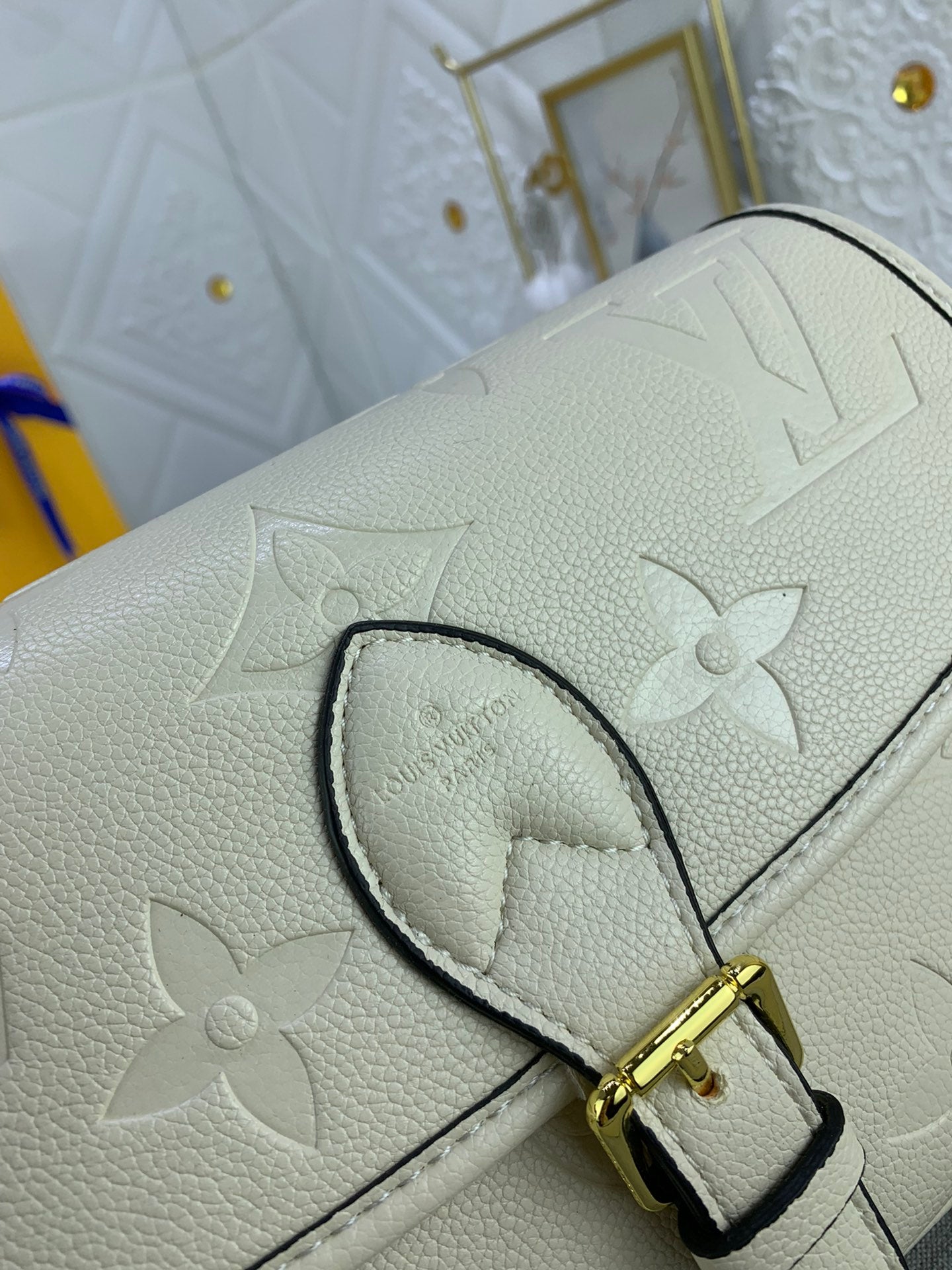 Louis Vuitton Diane Monogram In Cream 23Cm M46386