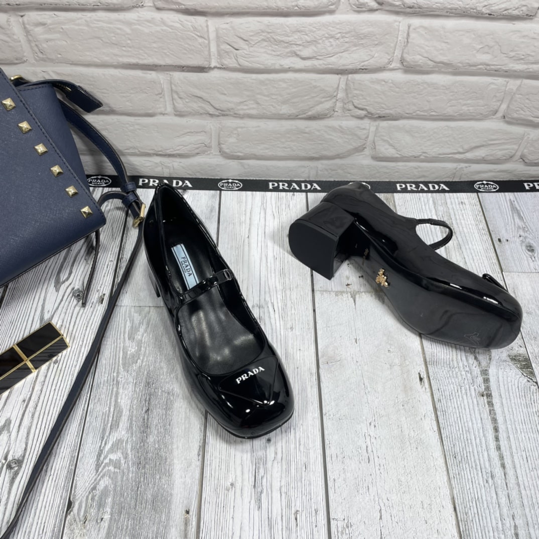 Prada Women’S Logo Patch Heeled Pumps Black 1I768Mf045069