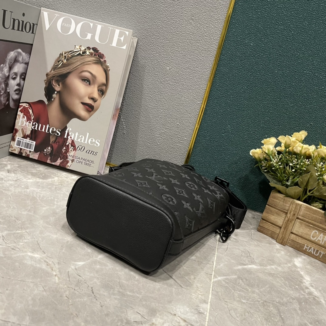 Louis Vuitton Noe Sling Black 21Cm M82248