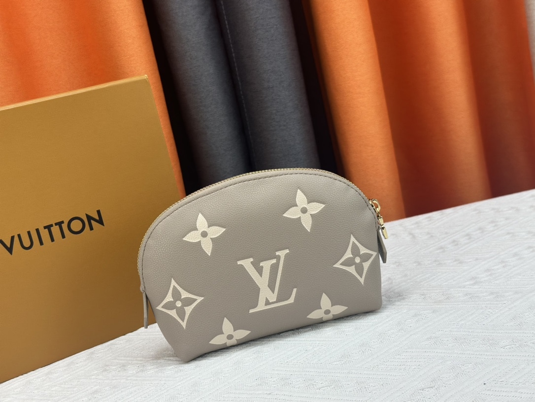 Louis Vuitton Cosmetic Pouch PM Creme 17Cm M45951