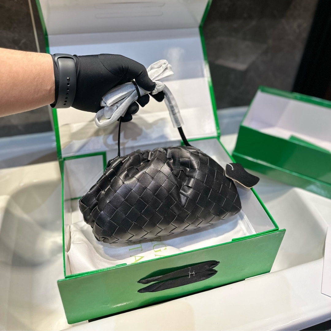Bottega Veneta Pouch Black 20Cm