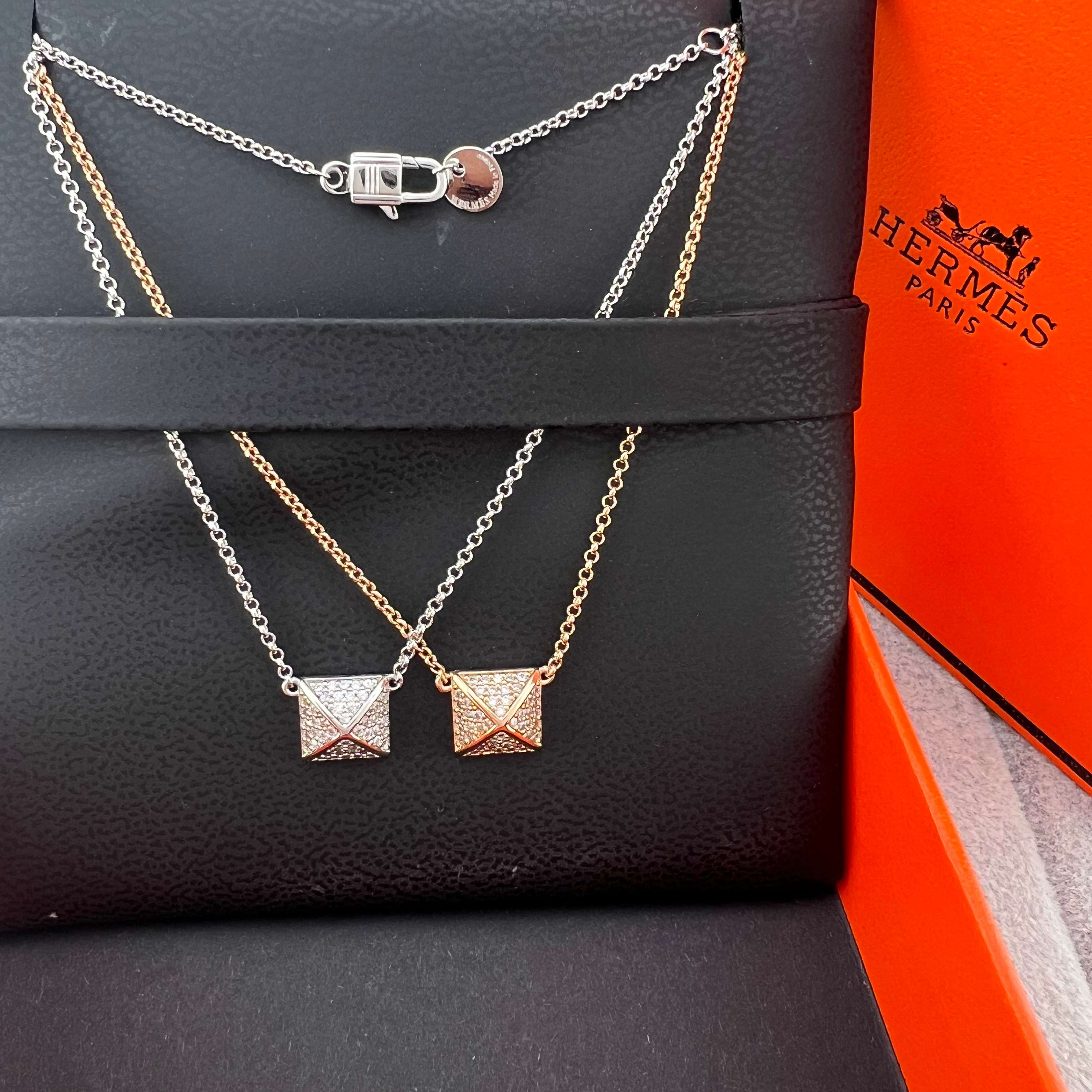 Rivet-shaped diamond necklace